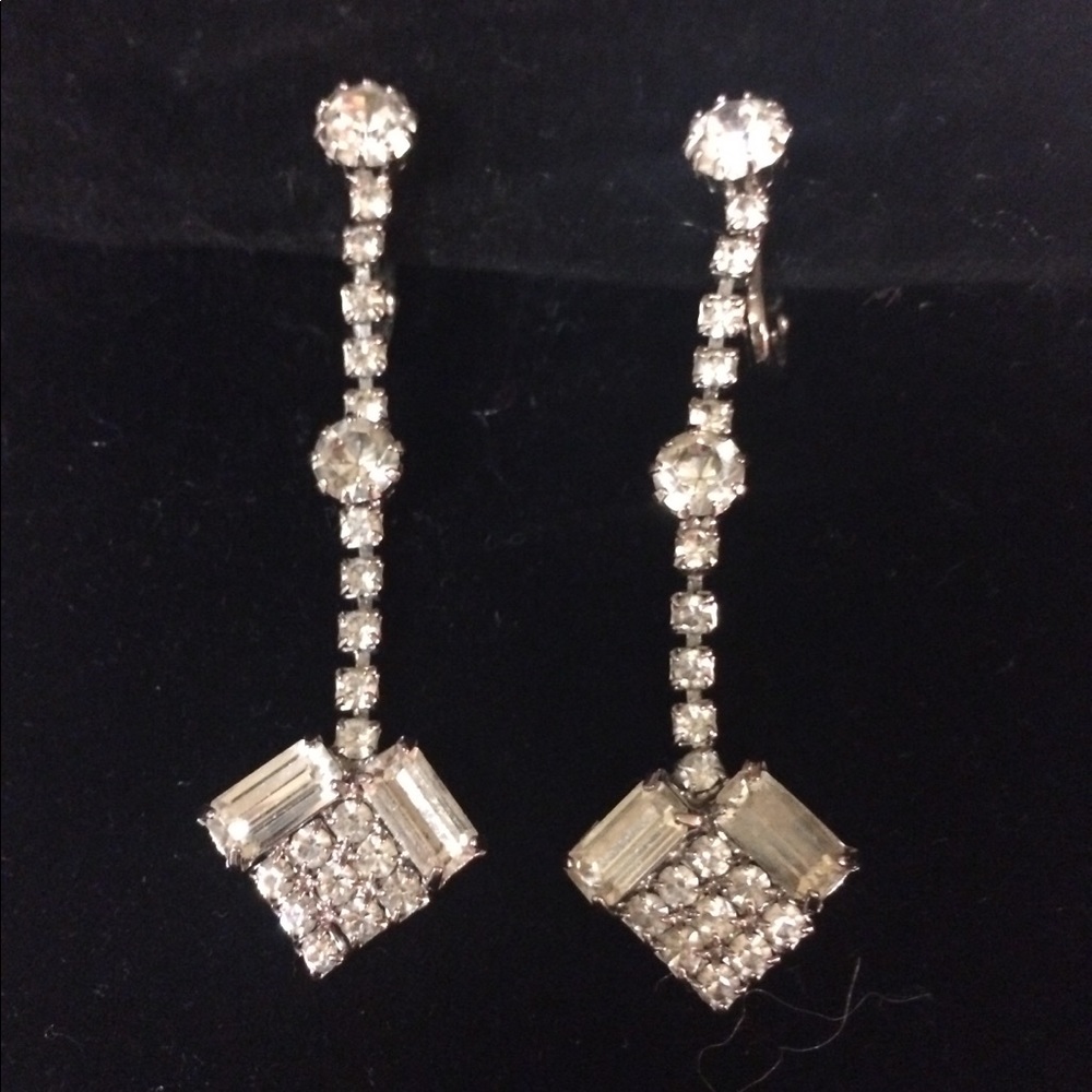 Pair rhinestone vintage earrings